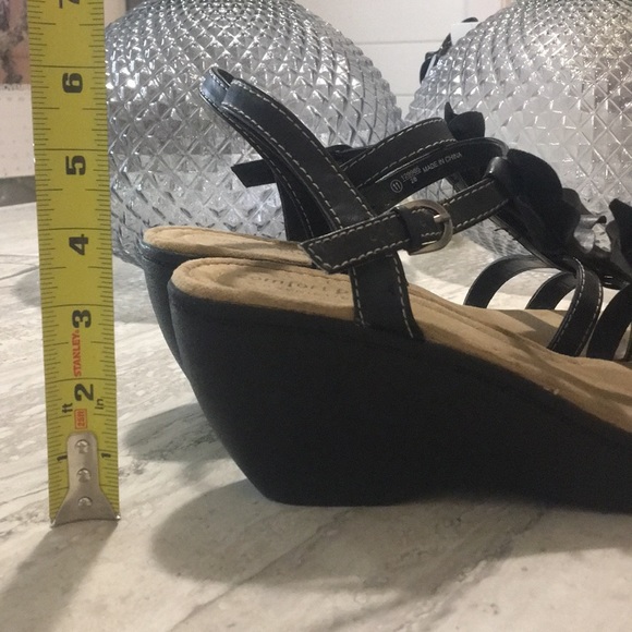 Ladies black flower heels - Picture 2 of 2